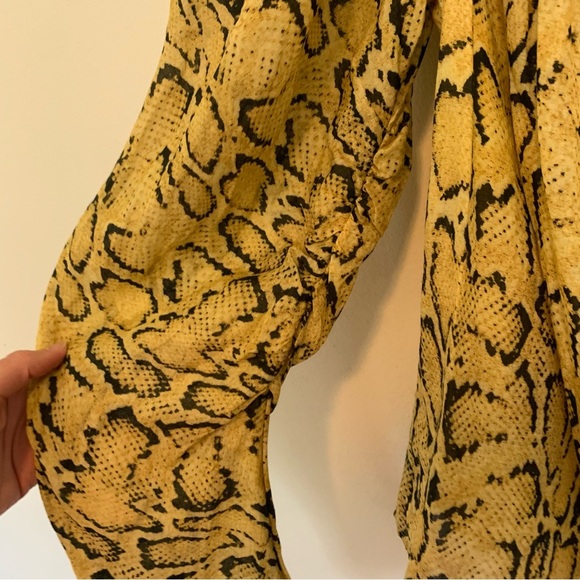 Women’s FRAME Ramie Cotton Blend Snakeskin Print Off Shoulder Blouse Size Large - Picture 12 of 14